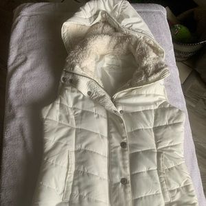 Aeropostale women’s vest with removable fur on hood size medium